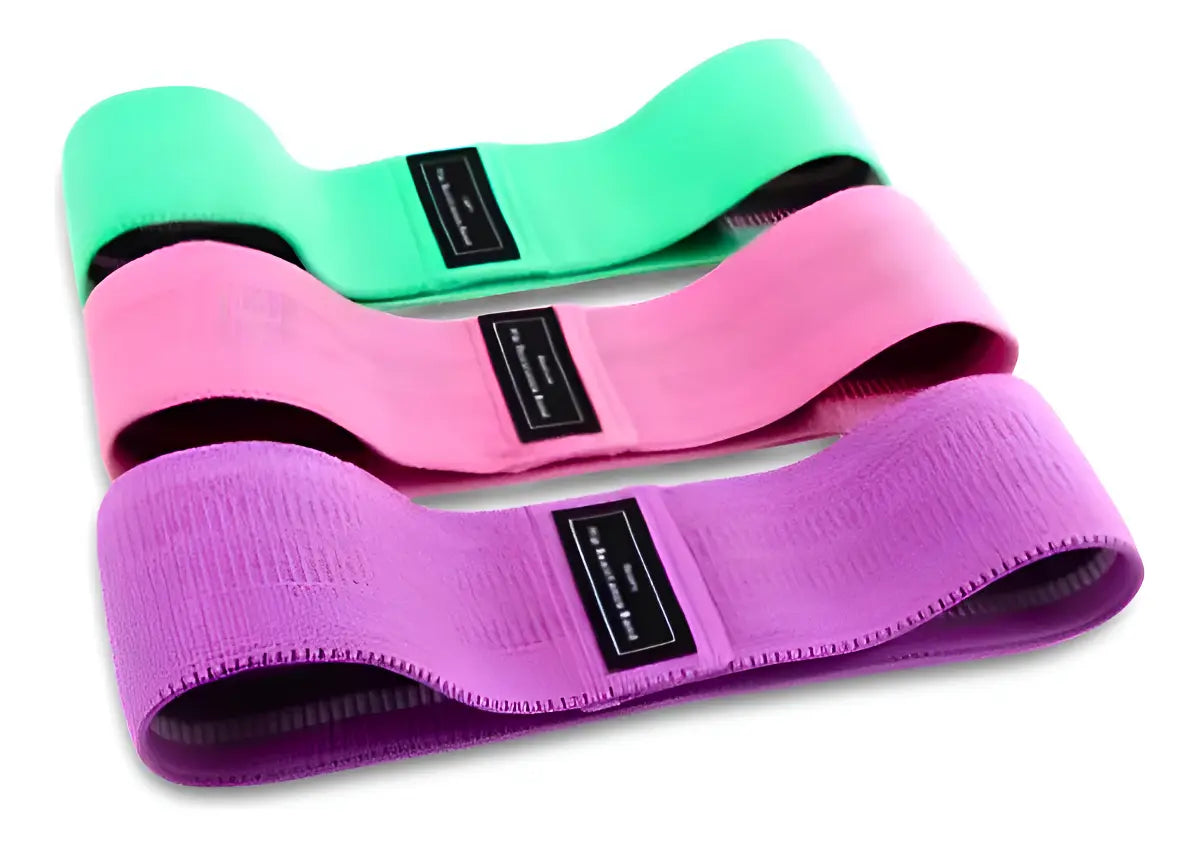 Kit com três faixas elásticas de resistência nas cores verde, rosa e roxo